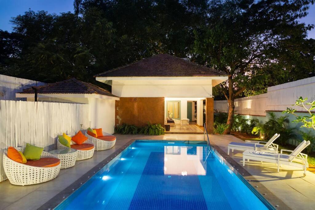 White Banyan Beach Villa, Candolim By The Acacia Villas ภายนอก รูปภาพ