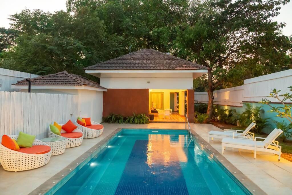 White Banyan Beach Villa, Candolim By The Acacia Villas ภายนอก รูปภาพ