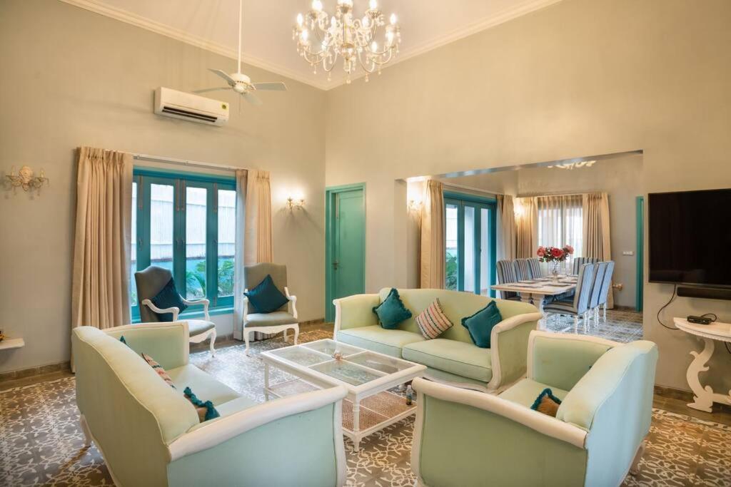White Banyan Beach Villa, Candolim By The Acacia Villas ภายนอก รูปภาพ