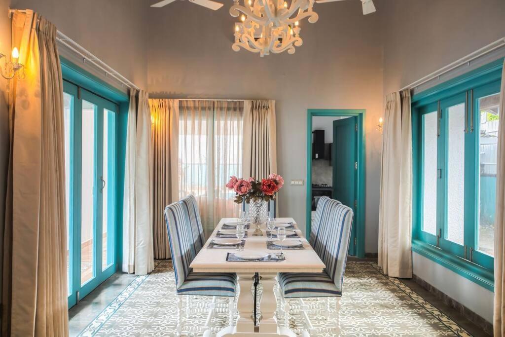 White Banyan Beach Villa, Candolim By The Acacia Villas ภายนอก รูปภาพ